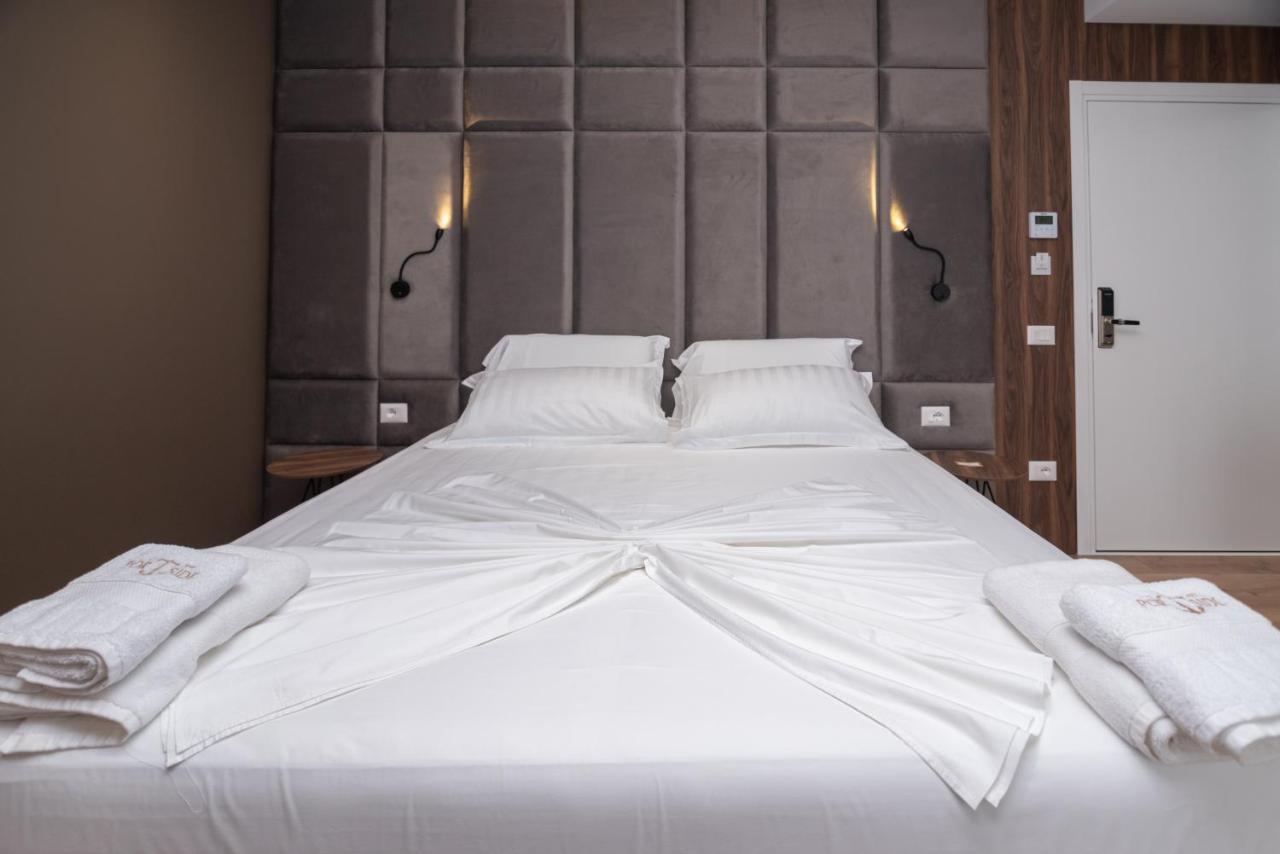 Hotel Portside Gf Vlorë Esterno foto