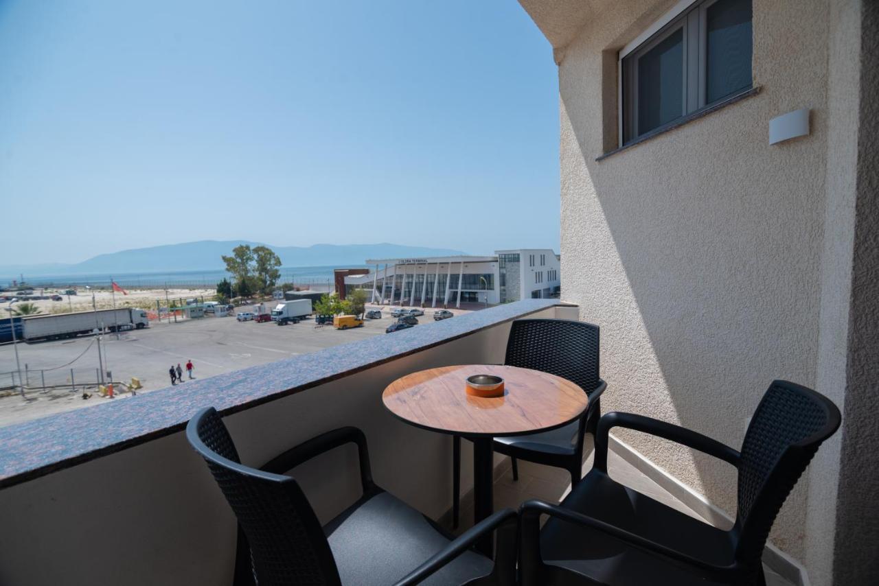 Hotel Portside Gf Vlorë Esterno foto