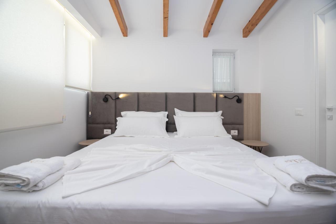 Hotel Portside Gf Vlorë Esterno foto