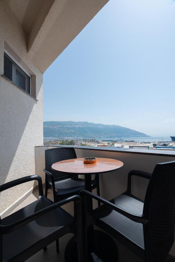 Hotel Portside Gf Vlorë Esterno foto