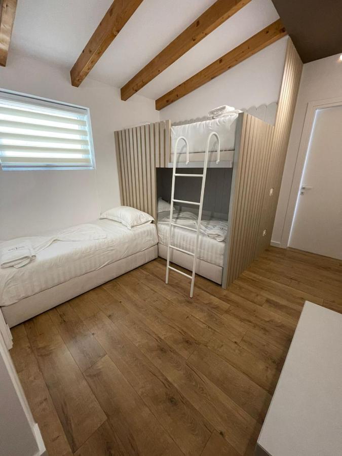 Hotel Portside Gf Vlorë Esterno foto