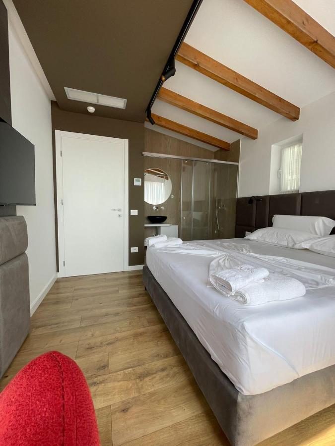 Hotel Portside Gf Vlorë Esterno foto