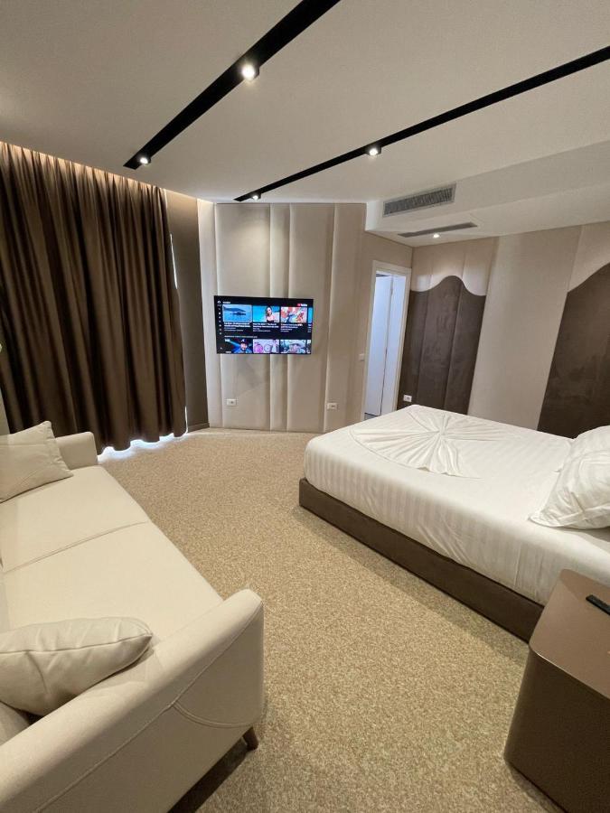 Hotel Portside Gf Vlorë Esterno foto